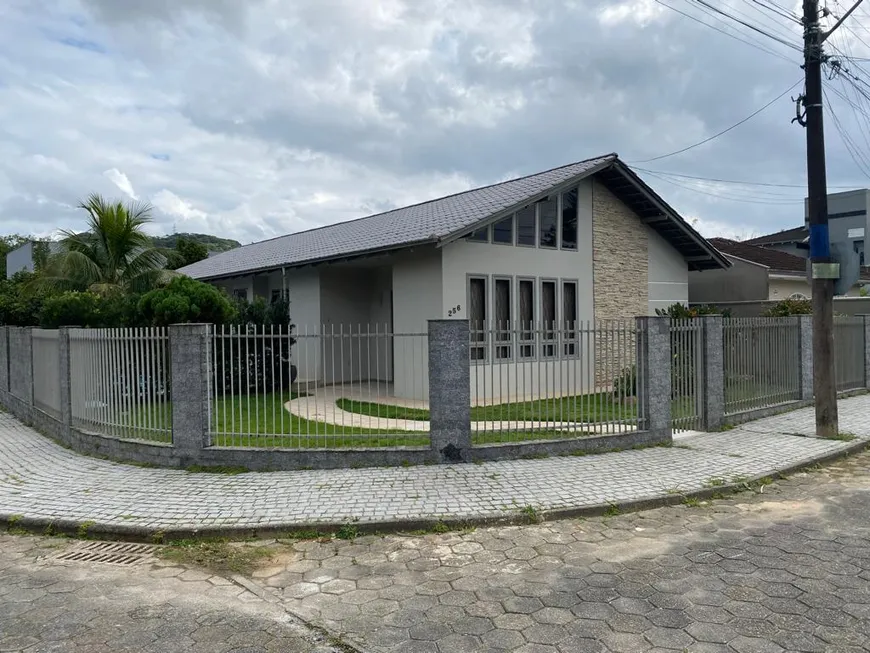 Foto 1 de Casa com 3 Quartos à venda, 180m² em Glória, Joinville