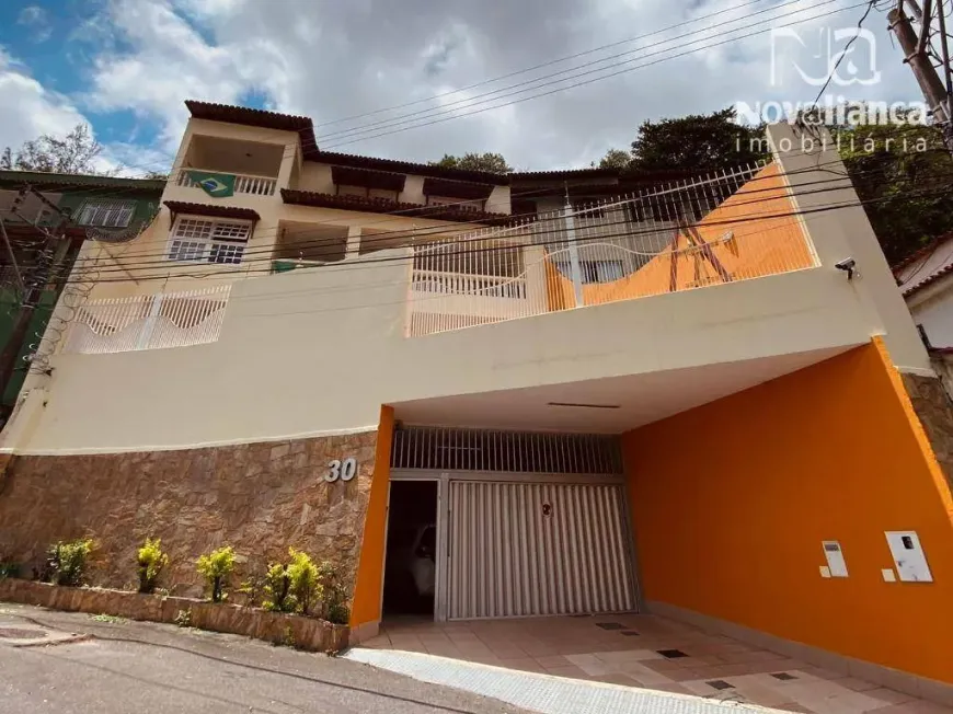 Foto 1 de Casa com 4 Quartos à venda, 450m² em Santa Cecília, Vitória