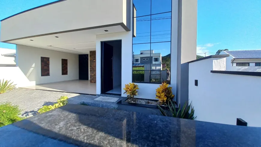 Foto 1 de Casa com 3 Quartos à venda, 136m² em Forquilhas, São José