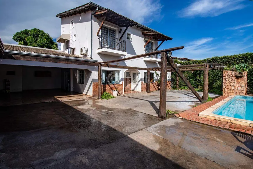 Foto 1 de Casa com 4 Quartos à venda, 937m² em Jardim Califórnia, Cuiabá