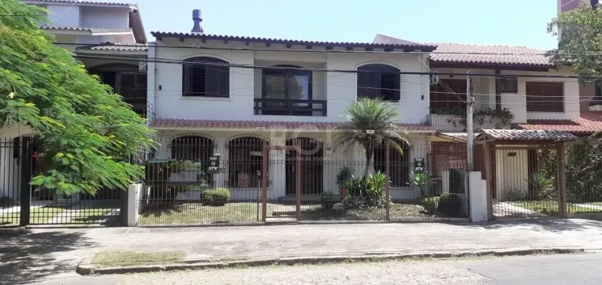 Foto 1 de Casa com 5 Quartos à venda, 223m² em Jardim Botânico, Porto Alegre