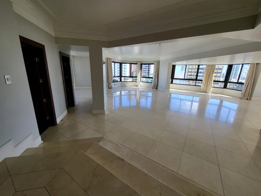 Foto 1 de Apartamento com 4 Quartos à venda, 450m² em Jardim Apipema, Salvador