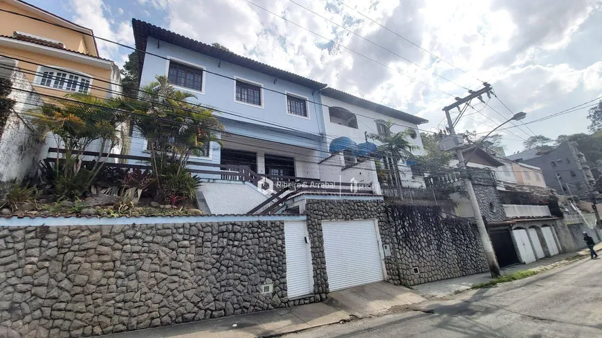 Foto 1 de Casa com 3 Quartos à venda, 274m² em Bom Pastor, Juiz de Fora