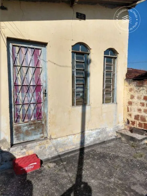 Foto 1 de Casa com 2 Quartos à venda, 140m² em Maria Áurea, Pindamonhangaba