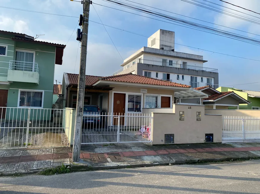 Foto 1 de Casa com 2 Quartos à venda, 48m² em Bela Vista Palhoca, Palhoça