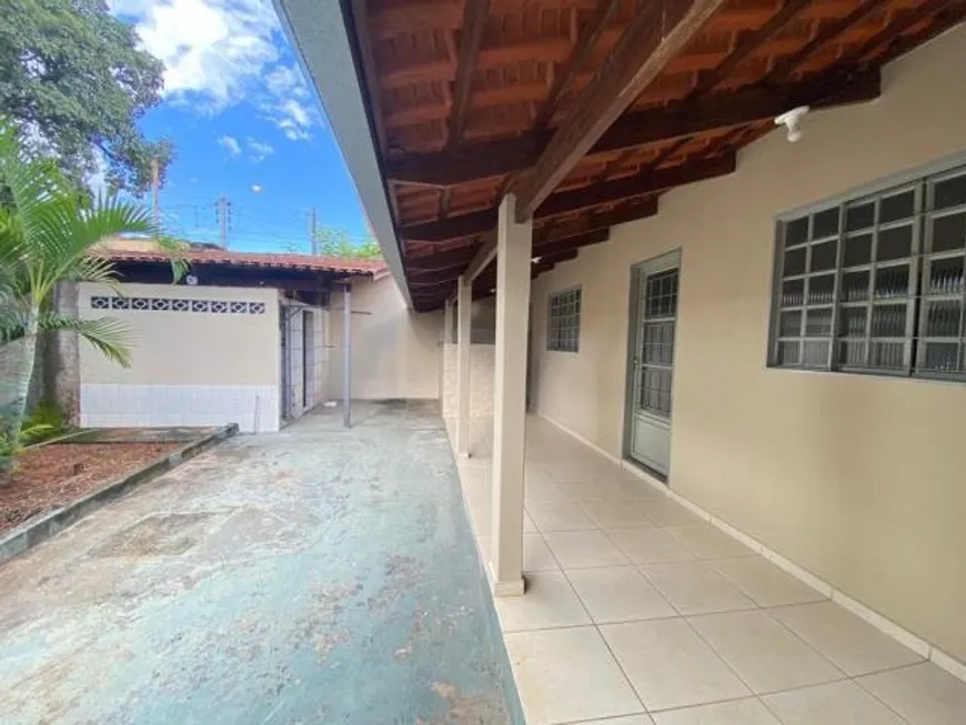 Foto 1 de Casa com 2 Quartos para alugar, 60m² em Vila Jardim Pompéia, Goiânia