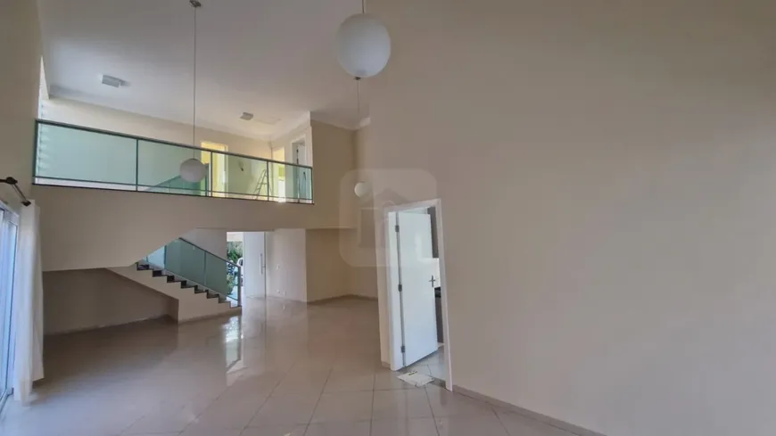 Foto 1 de Casa de Condomínio com 3 Quartos para alugar, 270m² em Jardim Inconfidência, Uberlândia