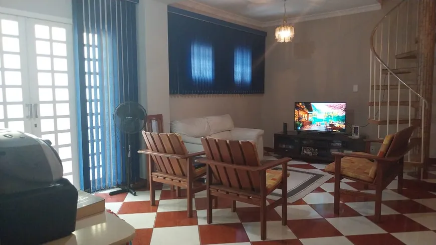 Foto 1 de Casa com 8 Quartos à venda, 370m² em Vila Guilherme, São Paulo