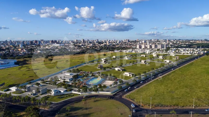 Foto 1 de Lote/Terreno à venda, 440m² em Jardim Inconfidência, Uberlândia