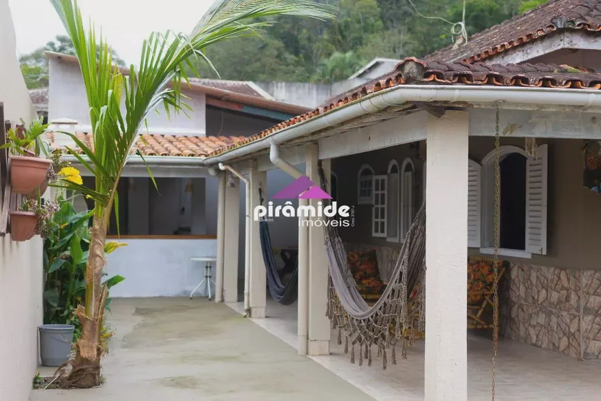 Foto 1 de Casa com 4 Quartos à venda, 160m² em Sumaré, Caraguatatuba