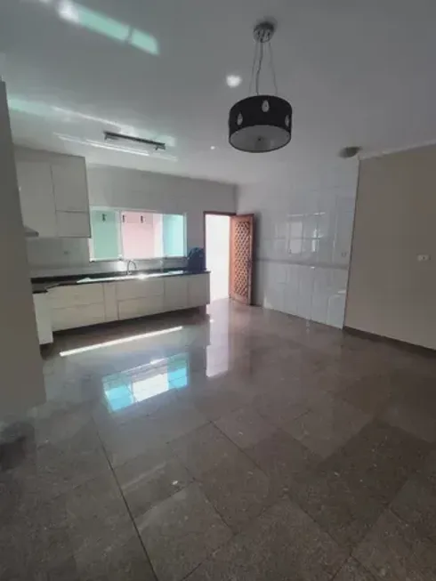 Foto 1 de Sobrado com 3 Quartos para alugar, 297m² em Vila Camilopolis, Santo André