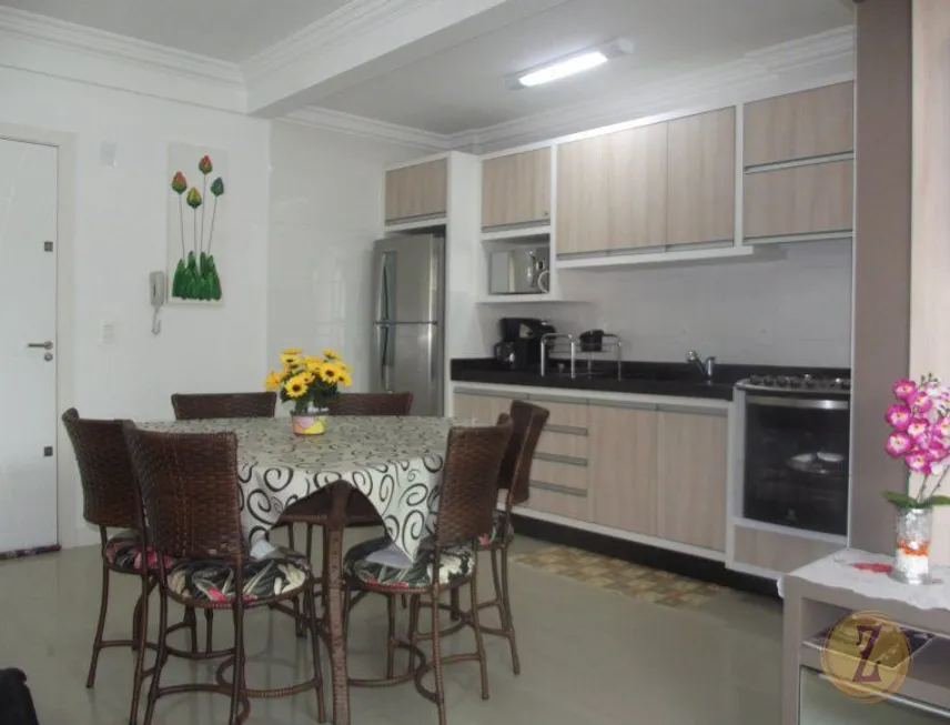 Foto 1 de Apartamento com 2 Quartos para alugar, 74m² em Bombas, Bombinhas