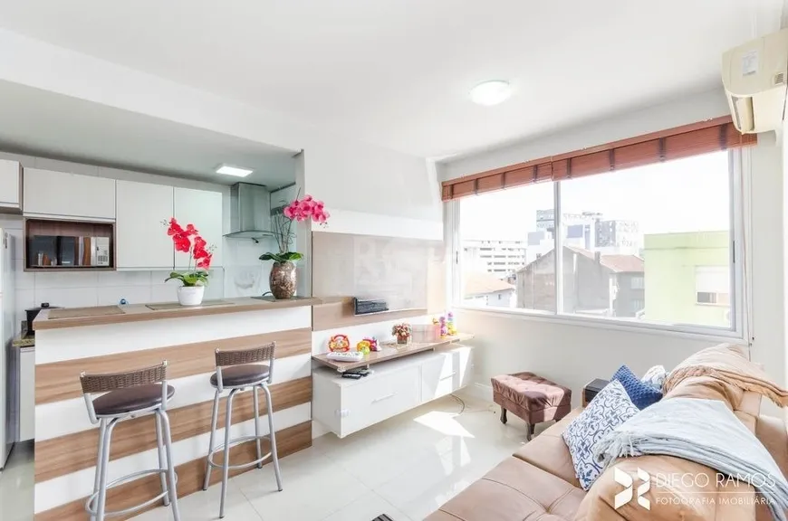 Foto 1 de Apartamento com 2 Quartos à venda, 56m² em Azenha, Porto Alegre