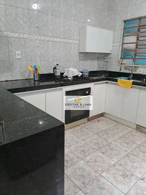 Foto 1 de Sobrado com 3 Quartos à venda, 280m² em Parque Industrial, São José dos Campos