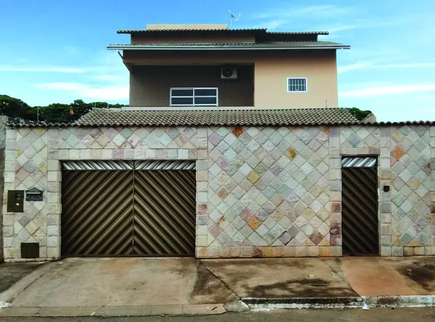 Foto 1 de Sobrado com 3 Quartos à venda, 227m² em Setor Morada do Sol, Goiânia