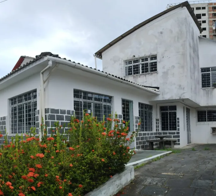 Foto 1 de Casa com 11 Quartos à venda, 550m² em Madalena, Recife