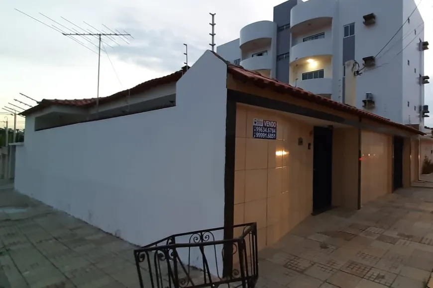 Foto 1 de Casa com 3 Quartos à venda, 200m² em AABB, Serra Talhada