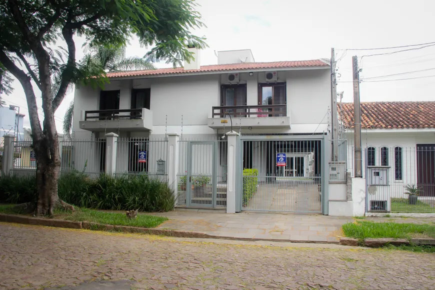 Foto 1 de Sobrado com 5 Quartos à venda, 350m² em Intercap, Porto Alegre