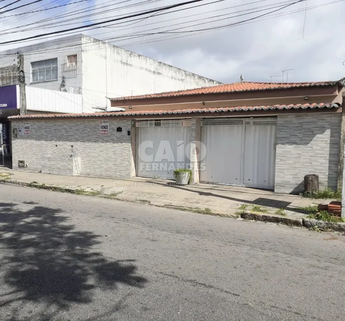 Foto 1 de Casa com 5 Quartos à venda, 224m² em Lagoa Nova, Natal