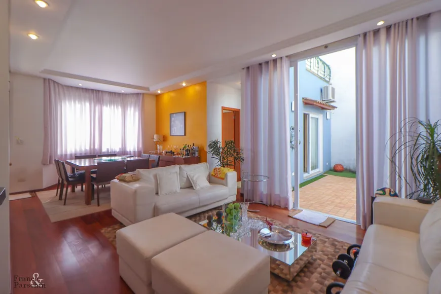 Foto 1 de Casa de Condomínio com 3 Quartos à venda, 280m² em Granja Julieta, São Paulo