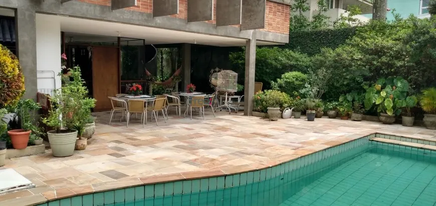 Foto 1 de Casa com 4 Quartos para venda ou aluguel, 433m² em Jardim Guedala, São Paulo