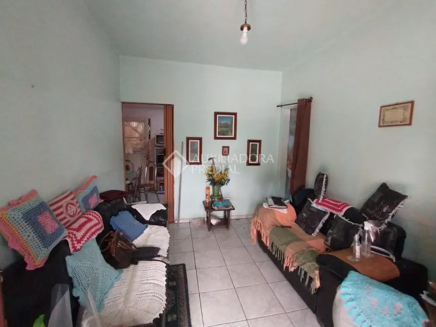 Foto 1 de Apartamento com 3 Quartos à venda, 60m² em Passo da Areia, Porto Alegre