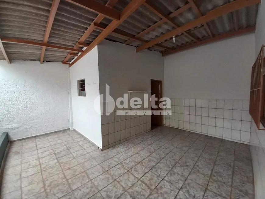 Foto 1 de Casa com 2 Quartos para alugar, 105m² em Centro, Uberlândia