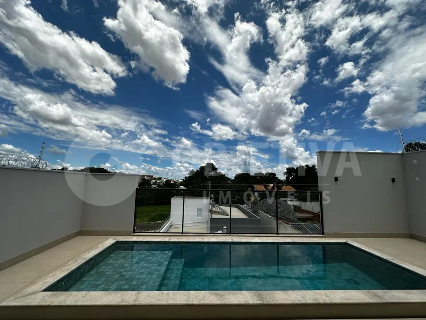 Foto 1 de Casa com 4 Quartos à venda, 265m² em Jardim Inconfidência, Uberlândia