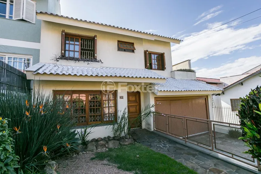 Foto 1 de Casa com 3 Quartos à venda, 300m² em Espiríto Santo, Porto Alegre