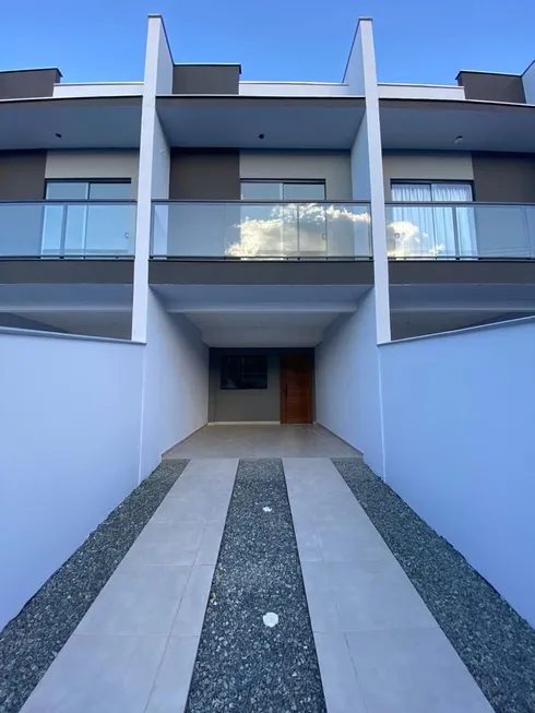Foto 1 de Sobrado com 3 Quartos à venda, 106m² em Aventureiro, Joinville