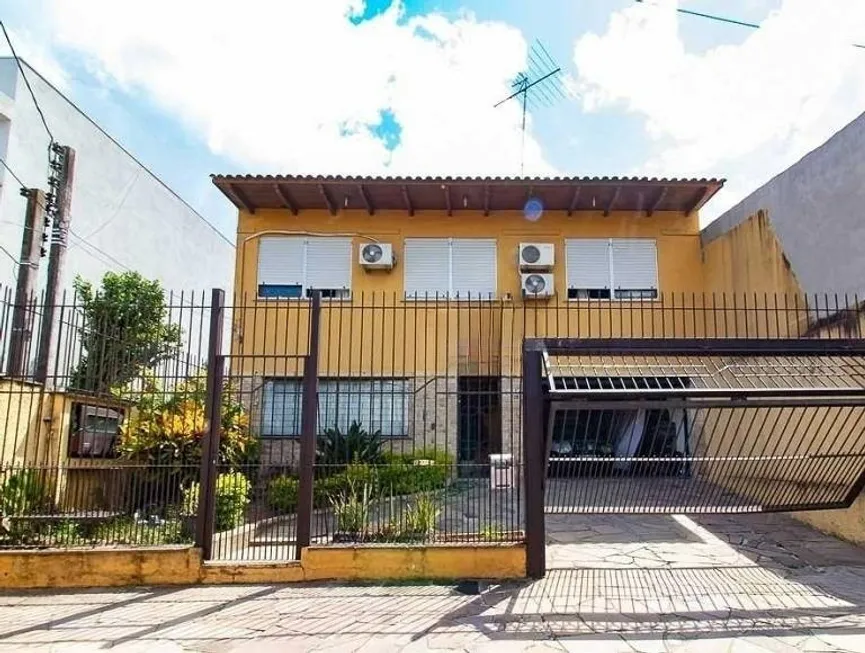 Foto 1 de Casa com 4 Quartos para alugar, 240m² em Morro Santana, Porto Alegre
