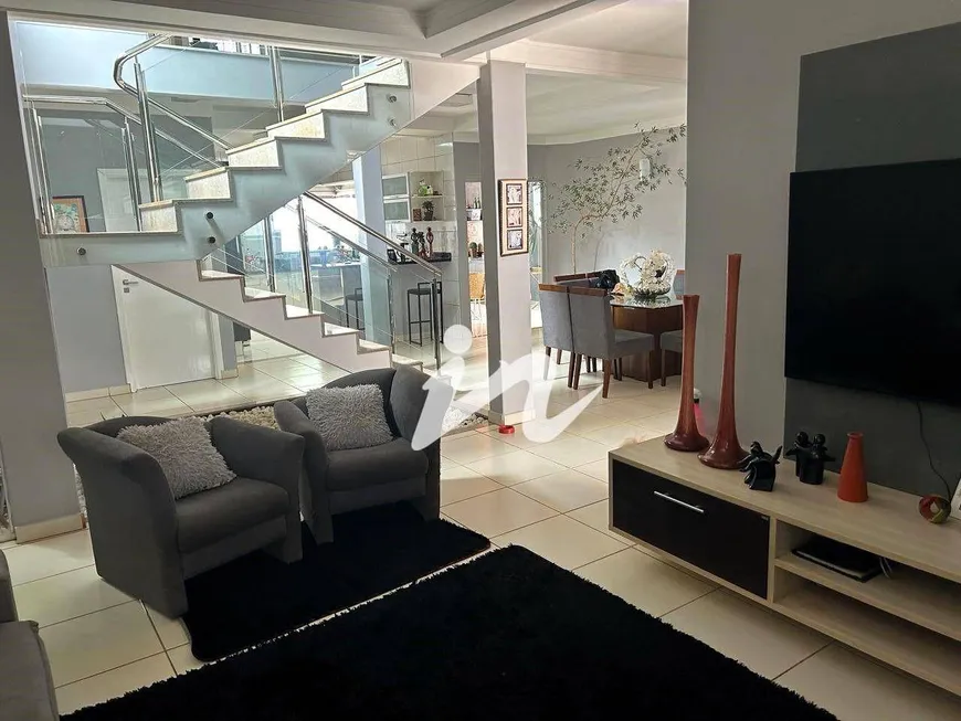 Foto 1 de Casa com 4 Quartos à venda, 238m² em Jardim America II, Uberlândia