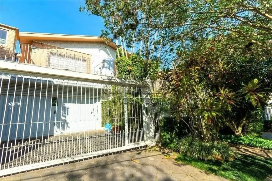 Foto 1 de Casa com 4 Quartos à venda, 240m² em Chácara das Pedras, Porto Alegre