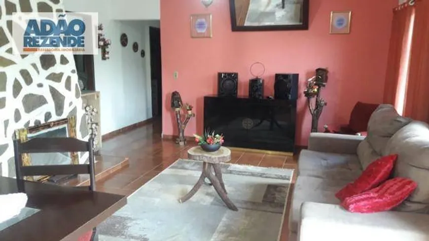 Foto 1 de Casa com 4 Quartos à venda, 105m² em Pessegueiros, Teresópolis