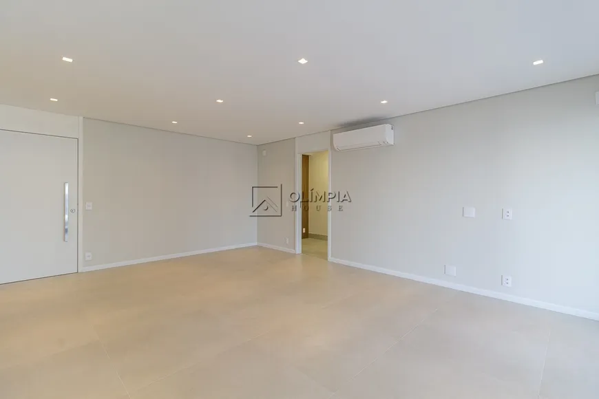 Foto 1 de Apartamento com 3 Quartos para alugar, 149m² em Moema, São Paulo