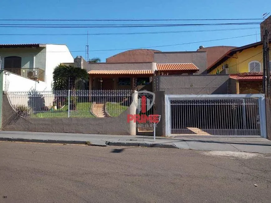 Foto 1 de Casa com 4 Quartos à venda, 252m² em Champagnat, Londrina