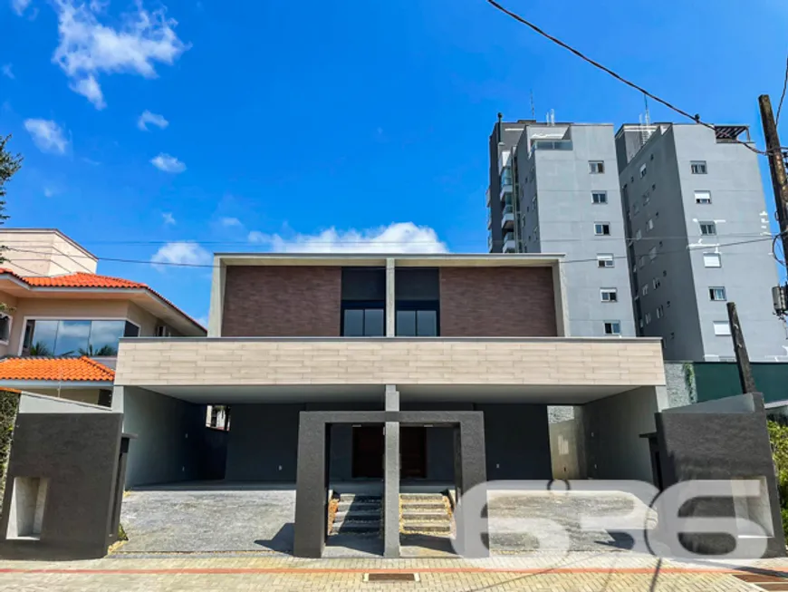 Foto 1 de Sobrado com 3 Quartos à venda, 193m² em Santo Antônio, Joinville