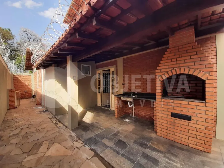 Foto 1 de Casa com 8 Quartos para alugar, 260m² em Santa Mônica, Uberlândia