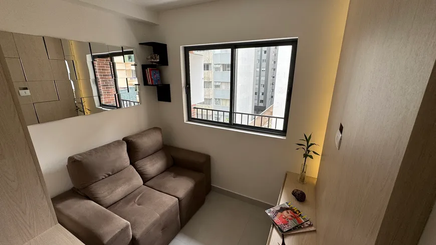 Foto 1 de Apartamento com 1 Quarto para alugar, 25m² em Centro, Curitiba