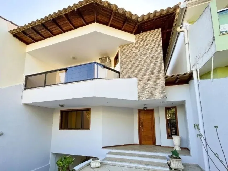 Foto 1 de Casa com 3 Quartos à venda, 220m² em Glória, Macaé