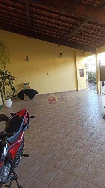 Foto 1 de Casa com 3 Quartos à venda, 250m² em Residencial Village Santana, Guaratinguetá