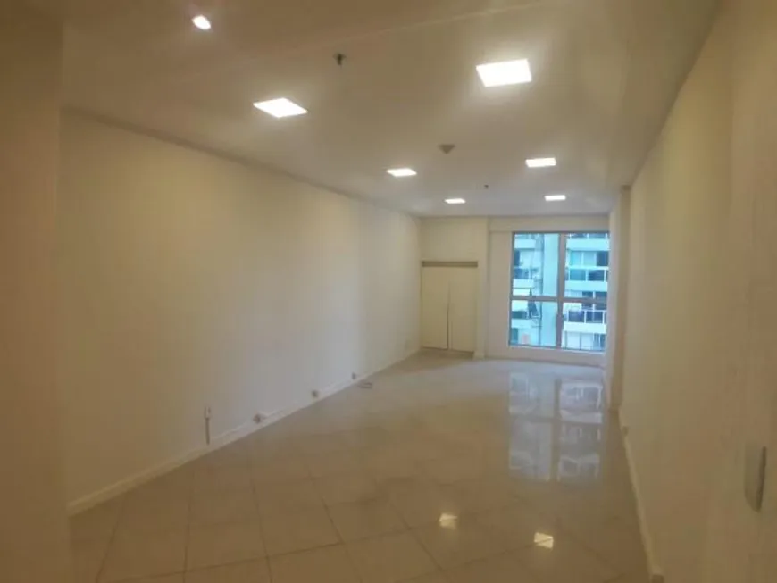 Foto 1 de Sala Comercial para venda ou aluguel, 30m² em Barra da Tijuca, Rio de Janeiro