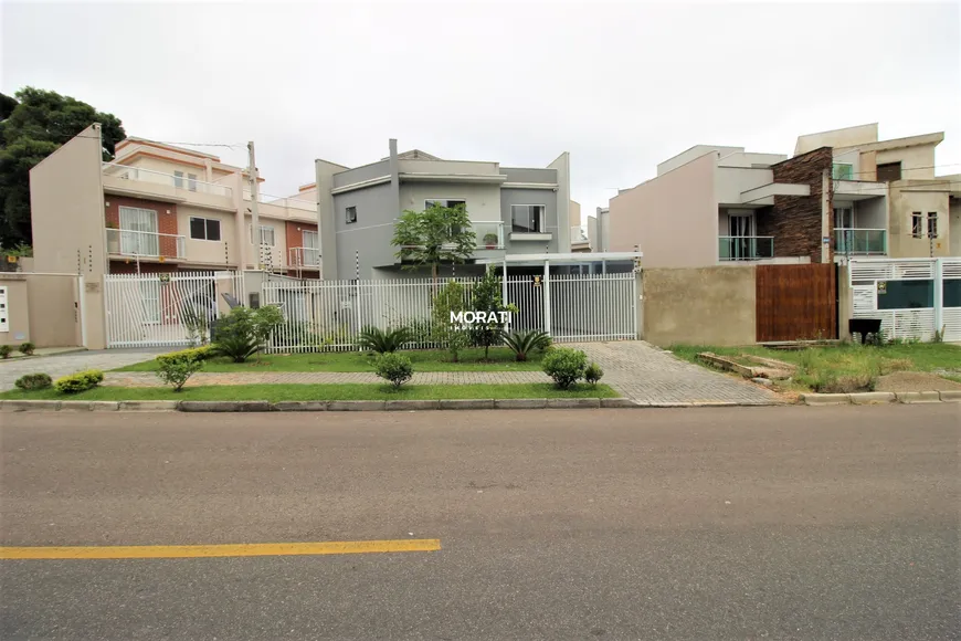 Foto 1 de Sobrado com 3 Quartos à venda, 110m² em Uberaba, Curitiba