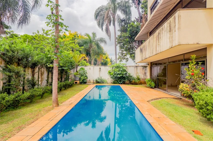 Foto 1 de Casa com 6 Quartos para venda ou aluguel, 710m² em Jardim Guedala, São Paulo