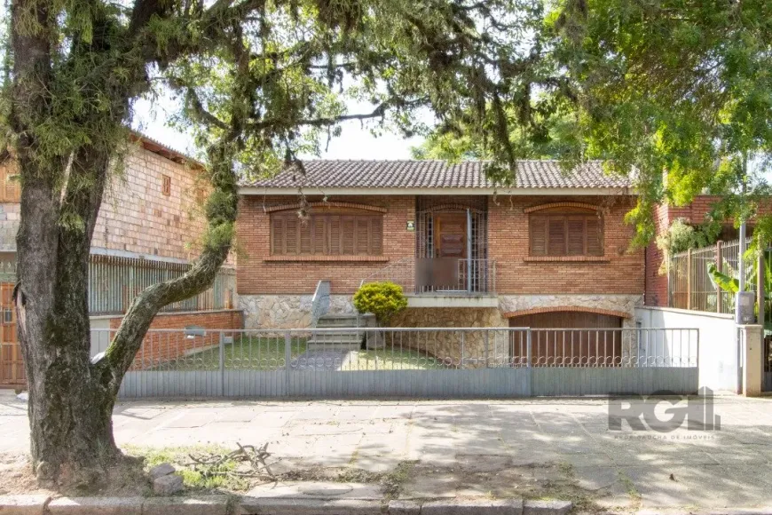 Foto 1 de Casa com 3 Quartos à venda, 251m² em Medianeira, Porto Alegre