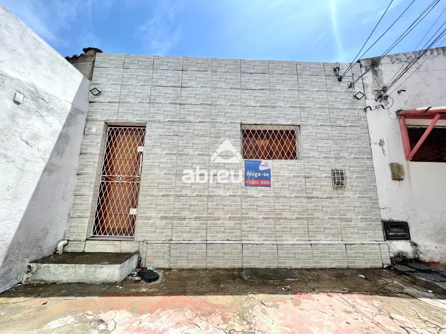 Foto 1 de Casa com 2 Quartos para venda ou aluguel, 68m² em Alecrim, Natal