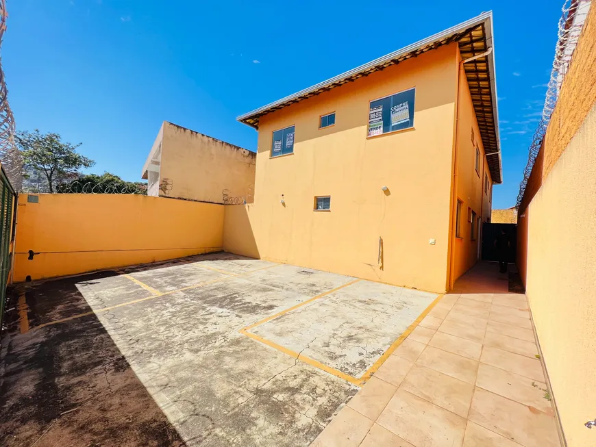 Foto 1 de Casa com 3 Quartos à venda, 120m² em Jardim dos Comerciários, Belo Horizonte