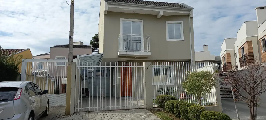 Foto 1 de Sobrado com 3 Quartos à venda, 124m² em Uberaba, Curitiba