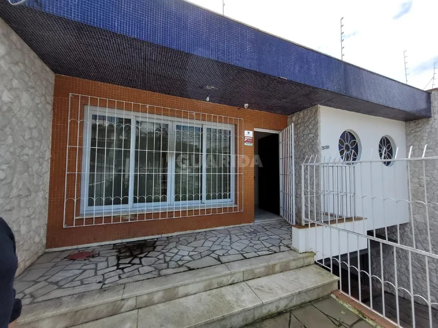 Foto 1 de Casa com 3 Quartos para alugar, 220m² em Jardim do Salso, Porto Alegre