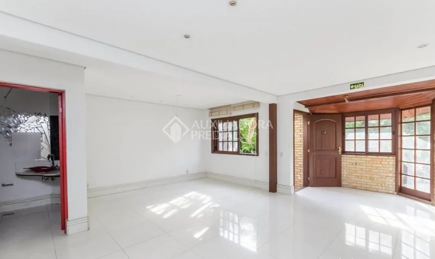 Foto 1 de Casa com 4 Quartos à venda, 220m² em Petrópolis, Porto Alegre